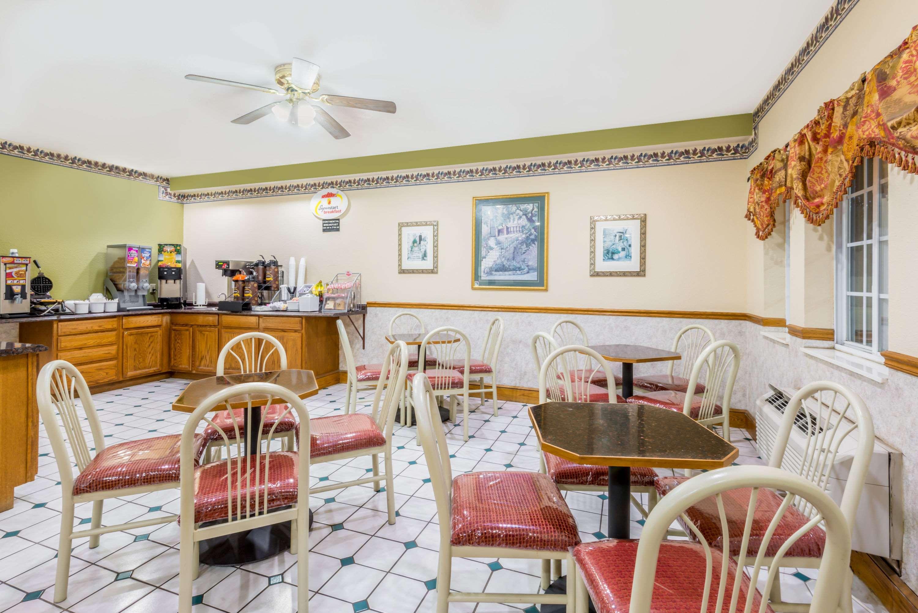 Super 8 By Wyndham Platte City Kansas City Area Екстер'єр фото