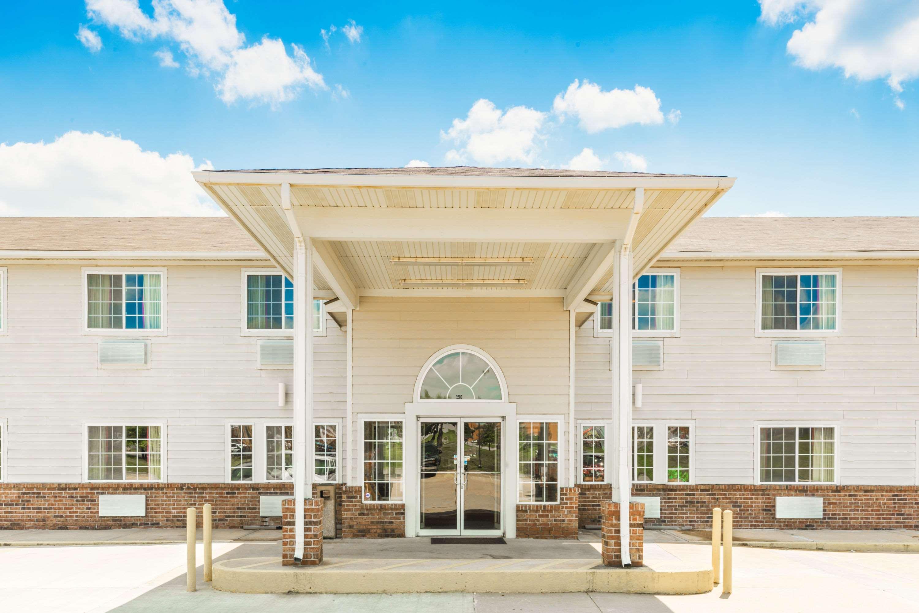 Super 8 By Wyndham Platte City Kansas City Area Екстер'єр фото