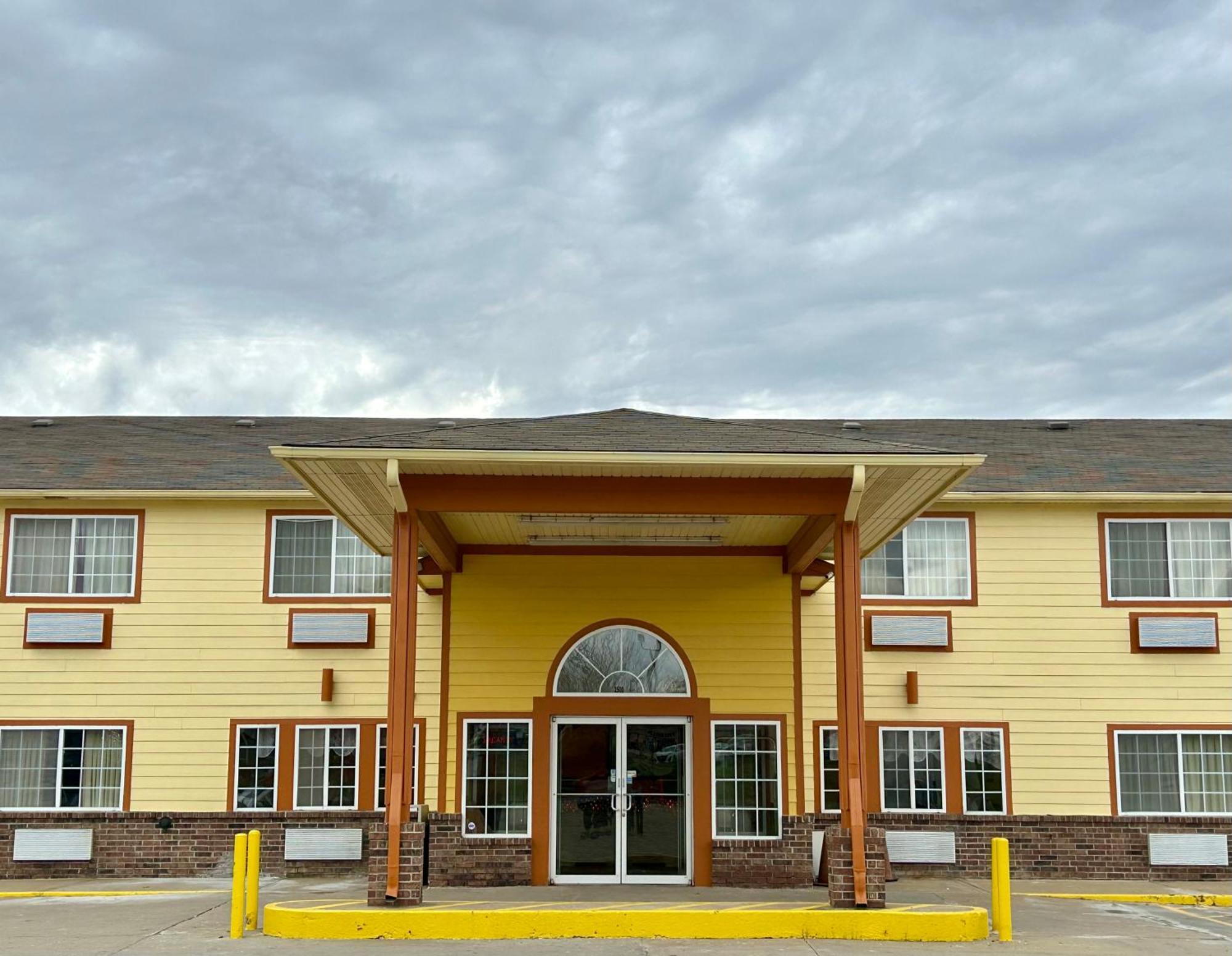 Super 8 By Wyndham Platte City Kansas City Area Екстер'єр фото