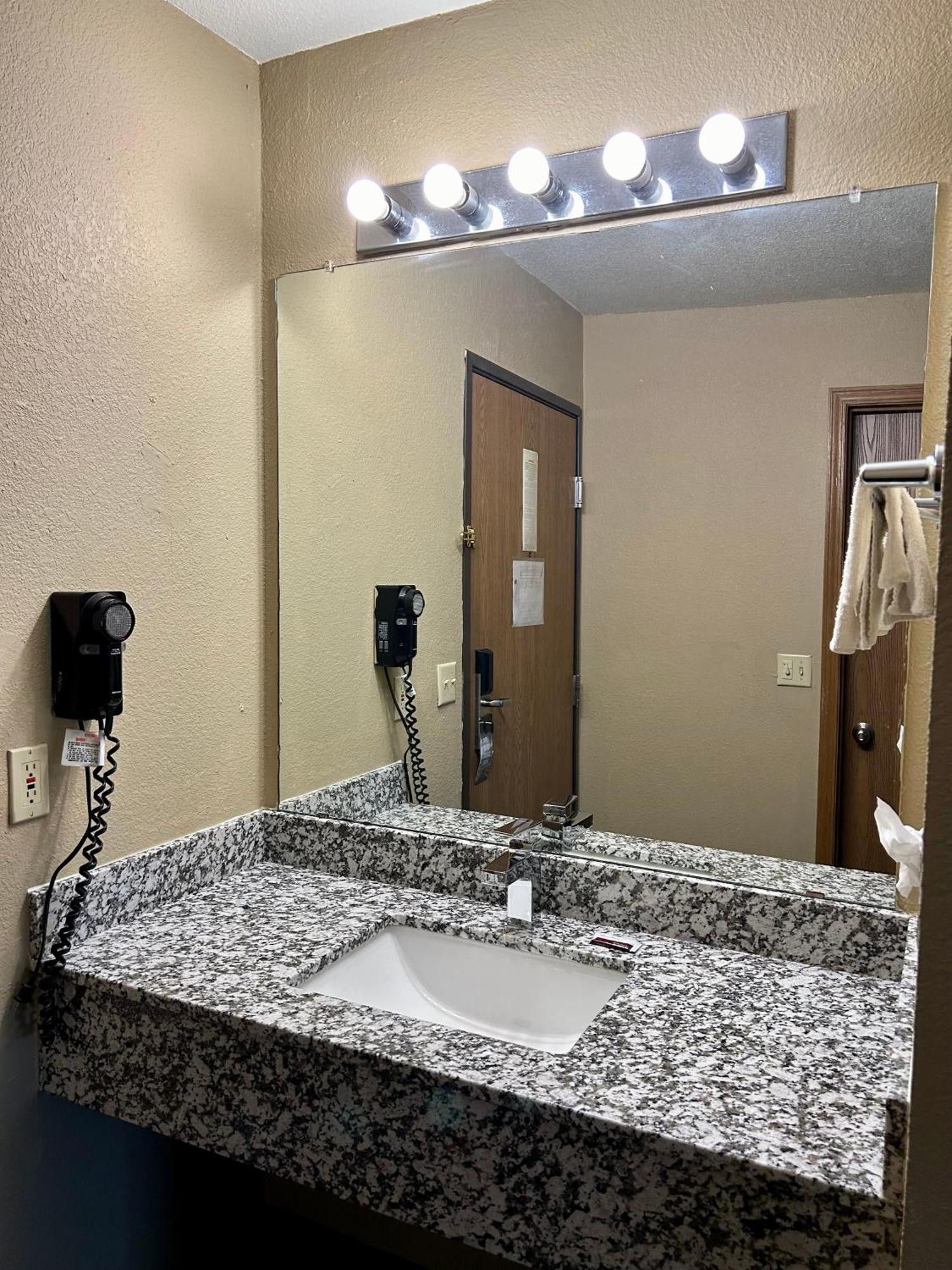 Super 8 By Wyndham Platte City Kansas City Area Екстер'єр фото